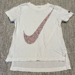 🎀 Girls Nike at shirt EUC!
